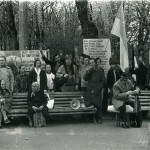 Молодіжна акція зі збору коштів на Пам’ятний знак репресованим кобзарям у Харкові (квітень 1990 р., сад Т. Шевченка)